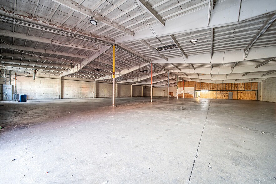 More Photos Of 12828 S Broadway, Los Angeles Warehouse For Sale