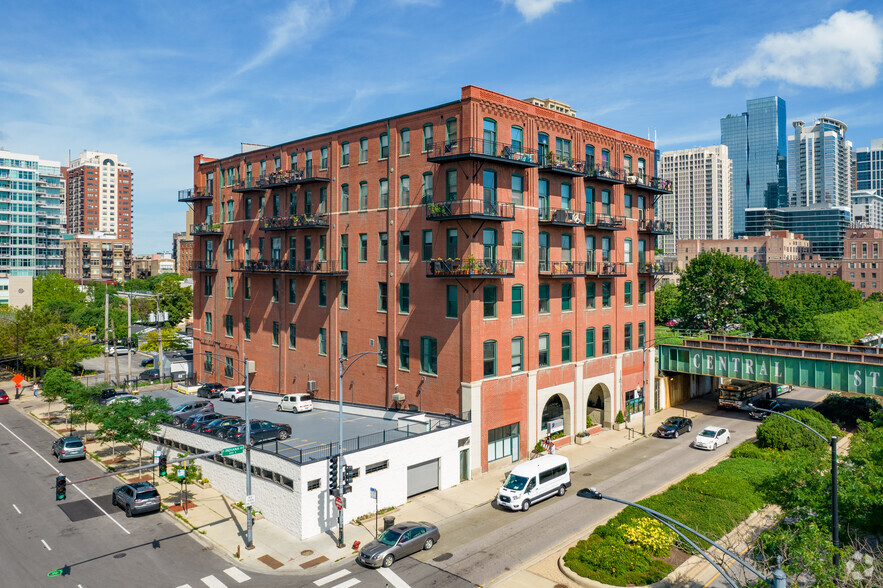 Primary Photo Of 1550 S Indiana Ave, Chicago Office Residential For Lease