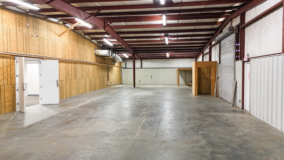 More Photos Of 1205 W Parker St, Baxley Freestanding For Lease