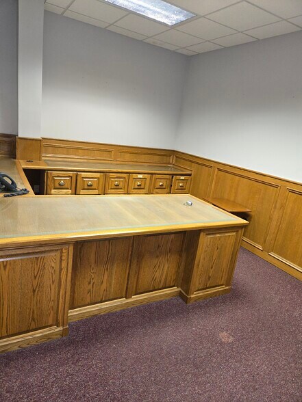 More Photos Of 211 IL-38, Rochelle Light Distribution For Sale