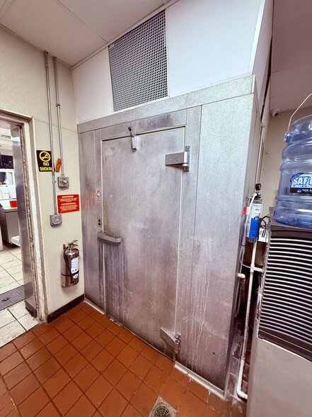 More Photos Of 1187 S Gratiot Ave, Clinton Township Restaurant For Lease