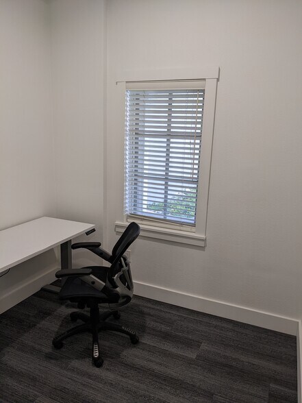 More Photos Of 77 Front St, Danville Medical For Lease