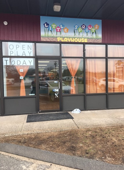 More Photos Of 1173 Queen St, Southington Freestanding For Sale