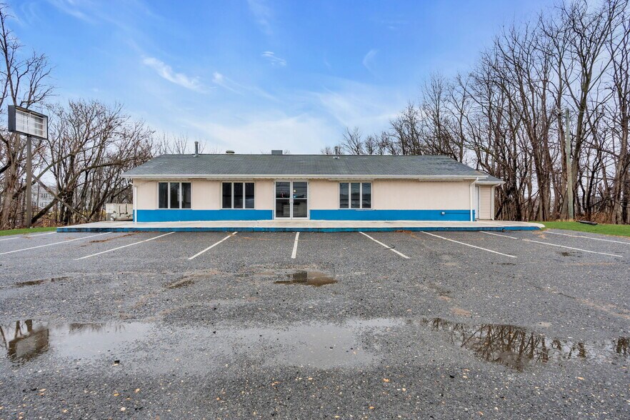 More Photos Of 320 State Route 33, Manalapan Township Restaurant For Sale