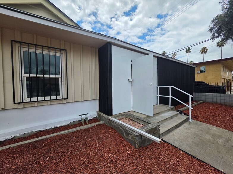 More Photos Of 1673-1675 N D St, San Bernardino Office For Lease