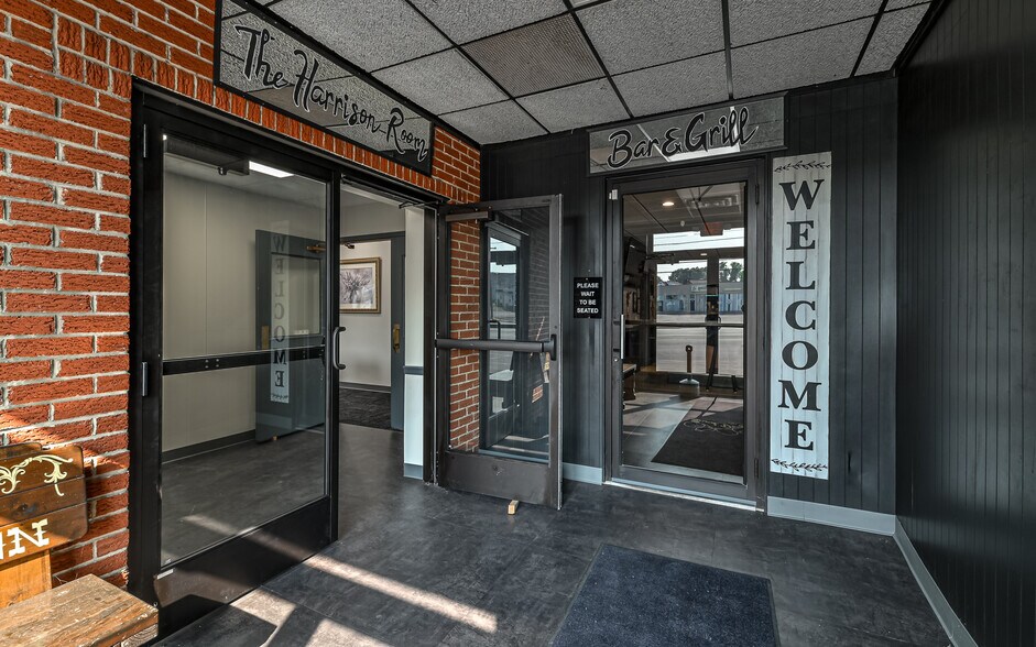 More Photos Of 2615 Freeport Rd, Natrona Heights Bar For Lease