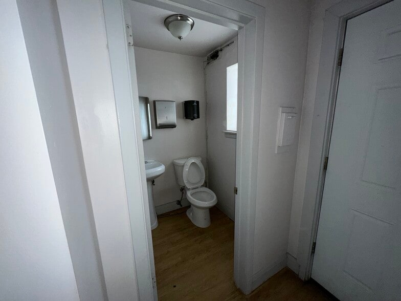 More Photos Of 6338 S Pulaski Rd, Chicago Storefront For Lease