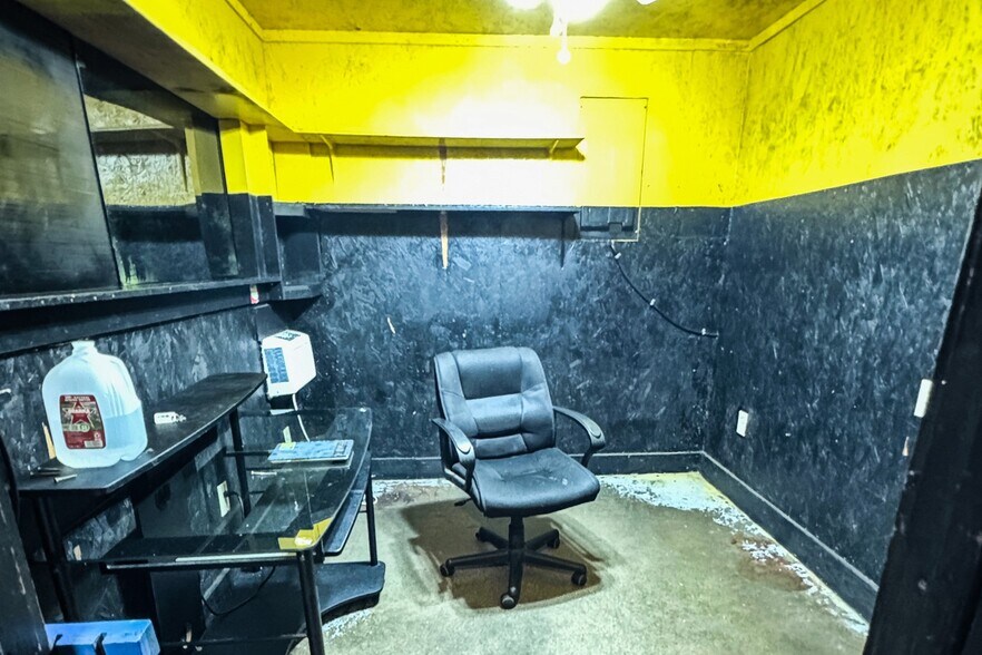 More Photos Of 261 SH 75 Hwy, Huntsville Service For Sale