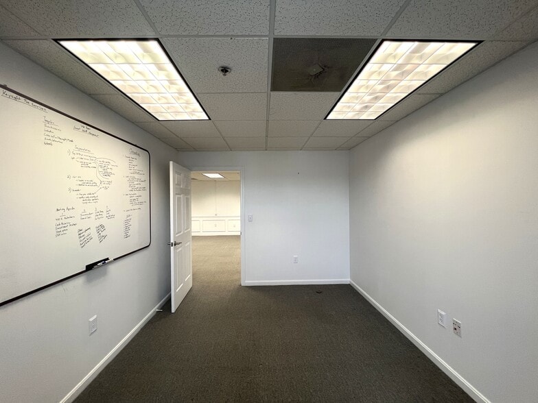 More Photos Of 10 Cedar St, Woburn Office For Sale