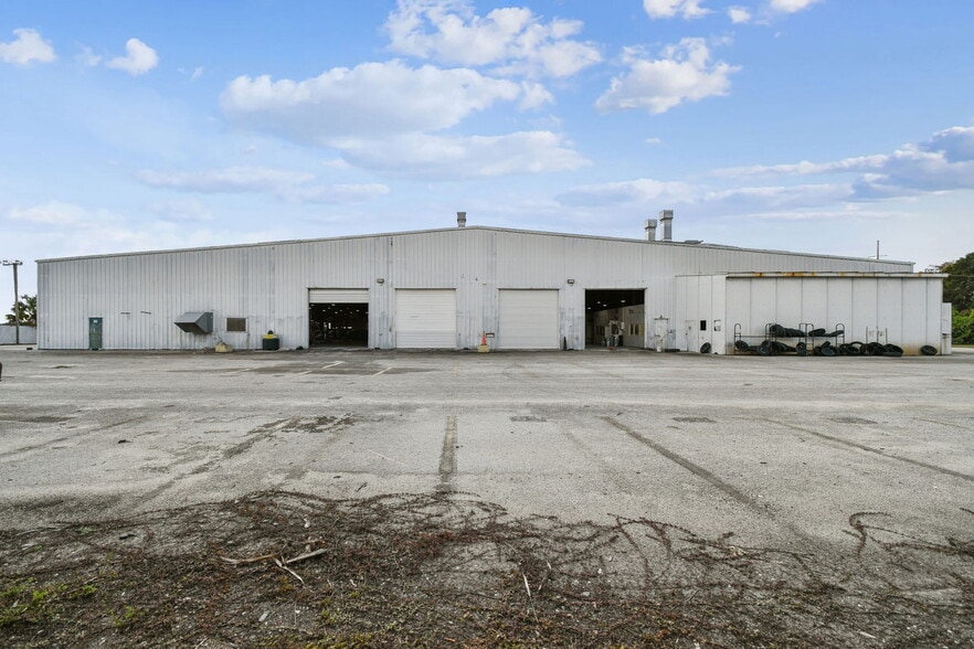 More Photos Of 4811 W Sligh Ave, Tampa Warehouse For Sale