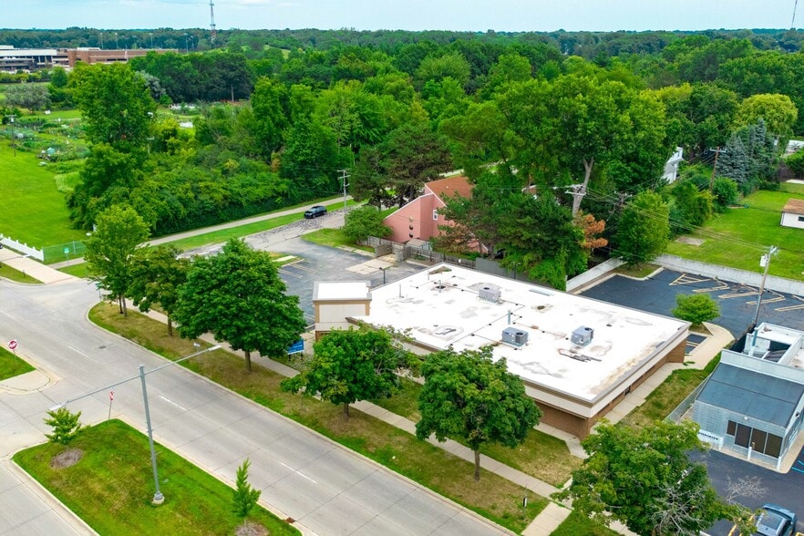 More Photos Of 25354 Evergreen Rd, Southfield Medical For Lease