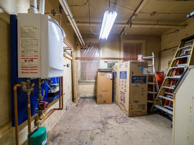 More Photos Of 50 Franklin St, Batavia Flex For Sale