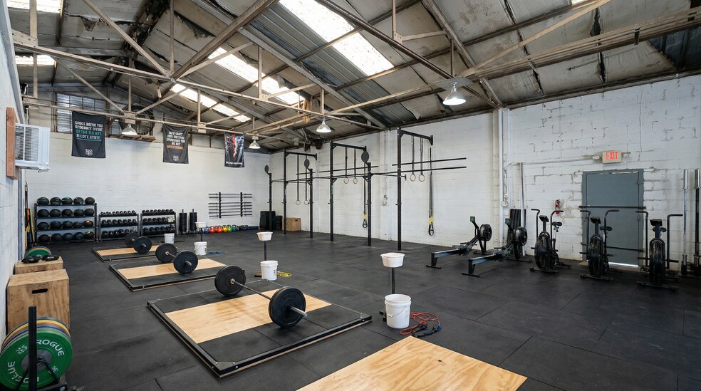 More Photos Of 2144 Delano St, Pensacola Warehouse For Sale