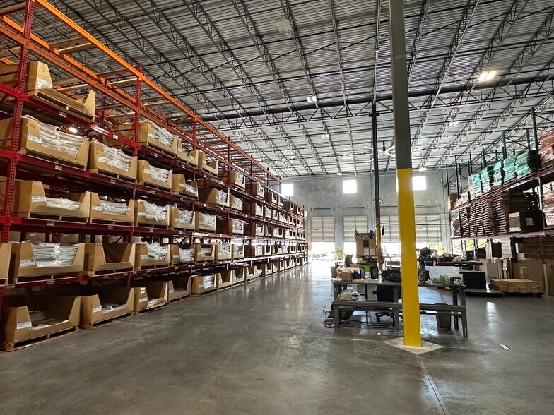 More Photos Of 3905 Center Loop, Orlando Unknown For Lease