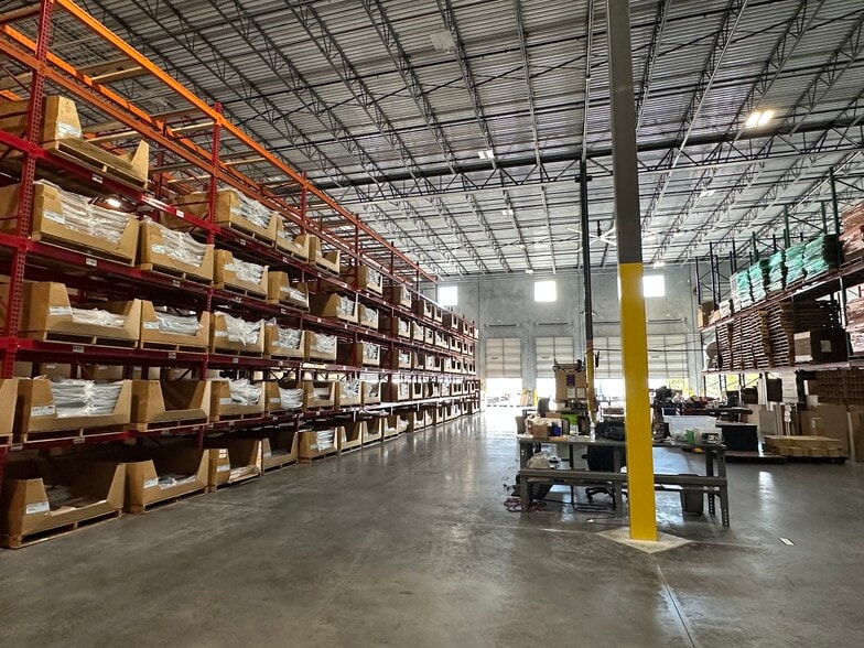 More Photos Of 3905 Center Loop, Orlando Unknown For Lease