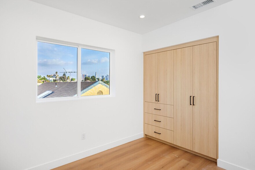 More Photos Of 726 Robinson St, Los Angeles Apartments For Sale