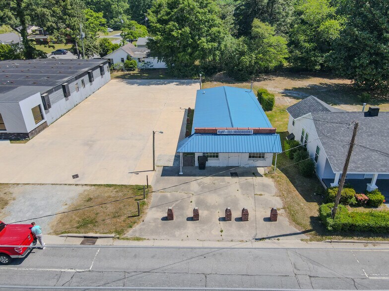 More Photos Of 540 Mc Koy St, Clinton General Retail For Sale