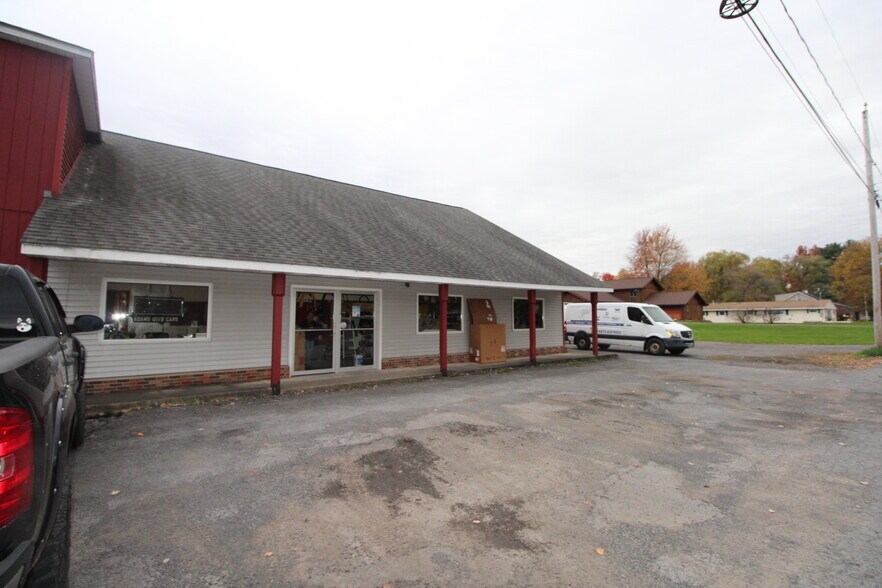 More Photos Of 585 S Main St, Central Square Auto Dealership For Sale