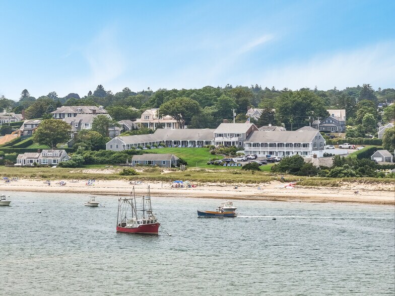 Primary Photo Of 196 Shore Rd, Chatham Hotel For Sale