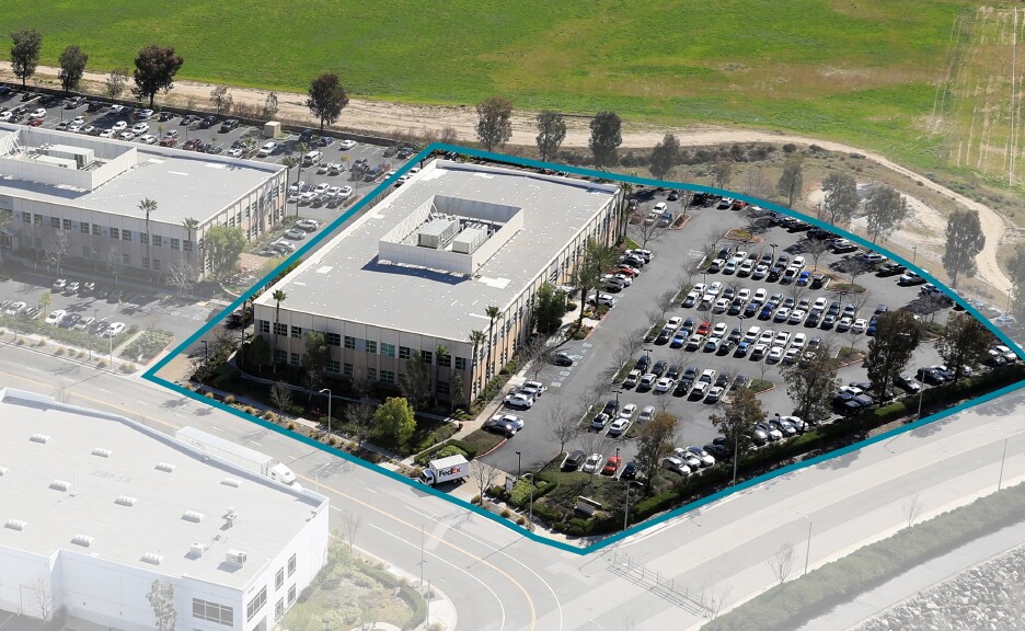 More Photos Of 27240 W Turnberry Ln, Valencia Office For Sale