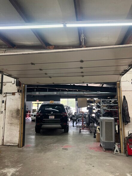 More Photos Of 6332 Blanding Blvd, Jacksonville Service For Sale