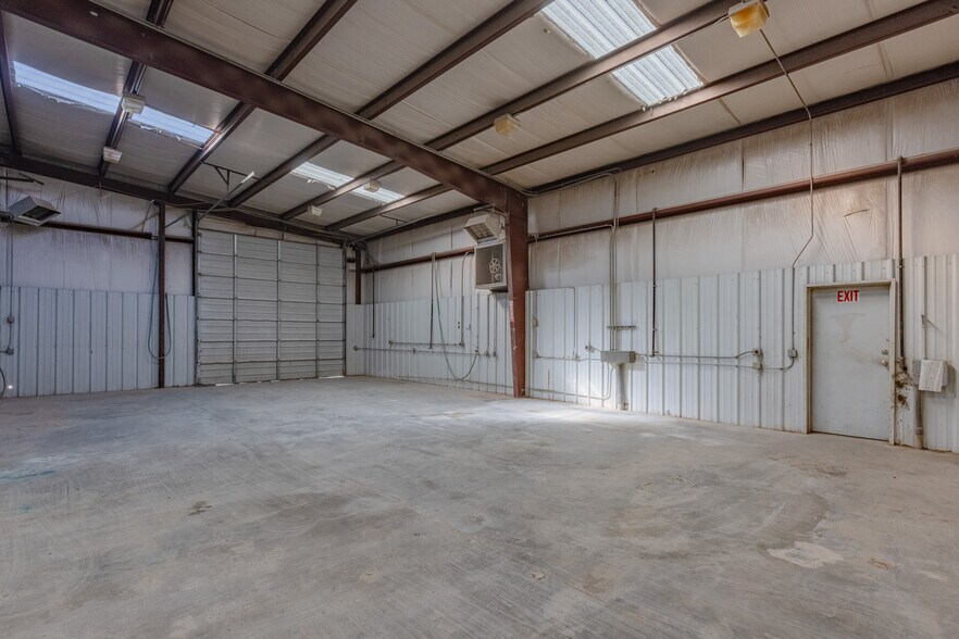 More Photos Of 9604 W County Road 152, Midland Warehouse For Lease
