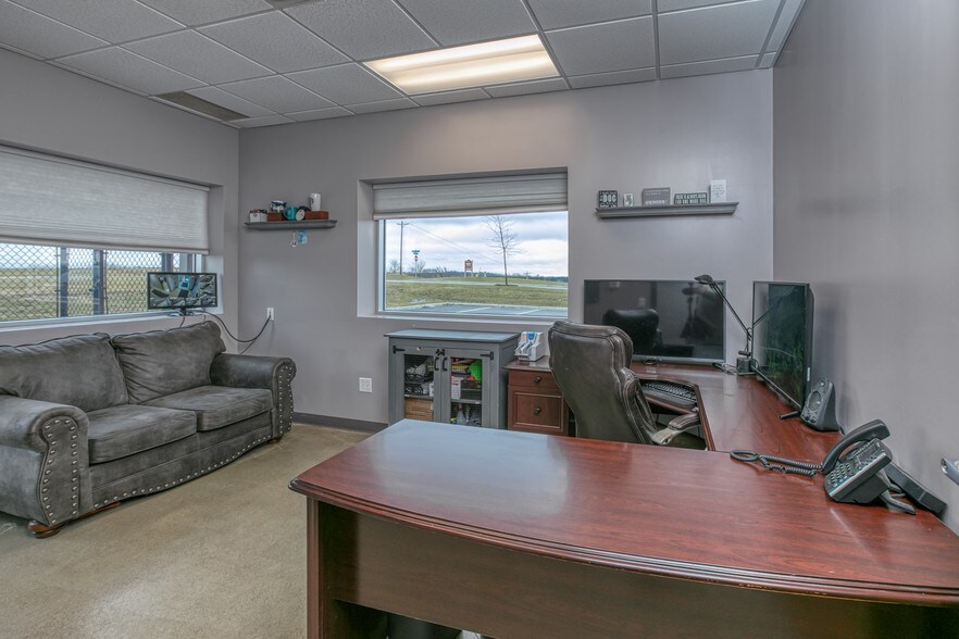 More Photos Of 1974 Pond View Dr SE, Lonsdale Warehouse For Sale