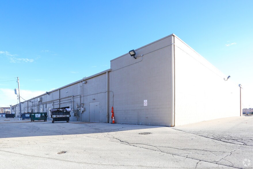 More Photos Of 10324-10448 W Silver Spring Dr, Milwaukee Unknown For Lease