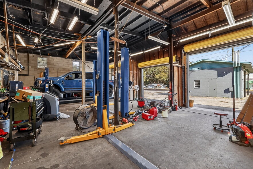 More Photos Of 20700 9th St, McIntosh Service Station For Sale