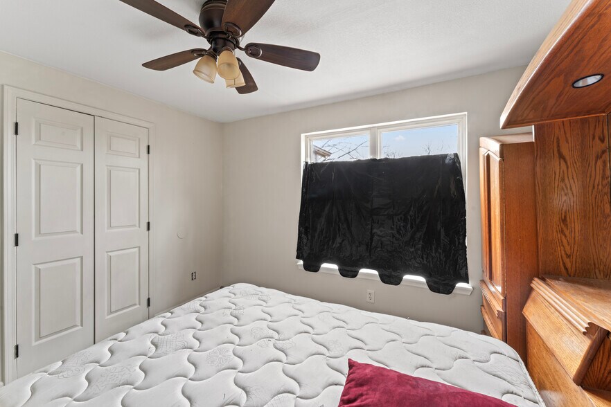 More Photos Of 814 SE Sunnyside School Rd, Blue Springs Warehouse For Sale