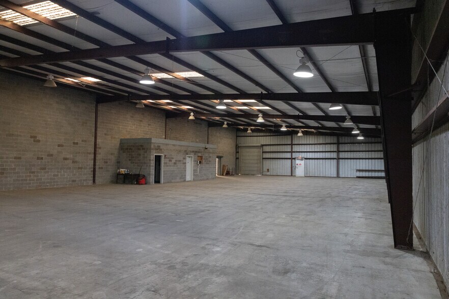 More Photos Of 3533 E Highway 175, Kaufman Manufacturing For Lease