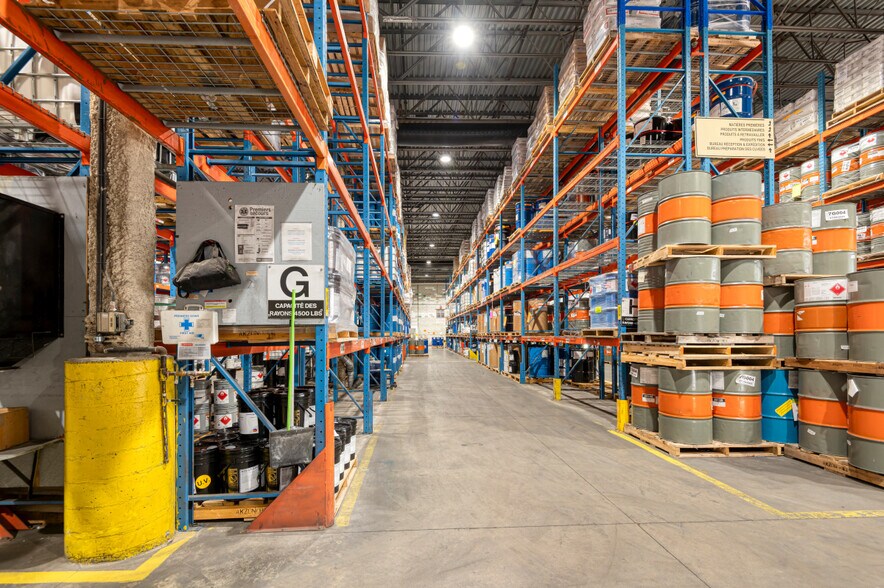 More Photos Of 274 Rue Saint-Louis, Warwick Manufacturing For Sale