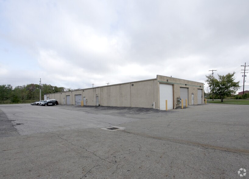 Primary Photo Of 701-711 N James Rd, Columbus Warehouse For Lease
