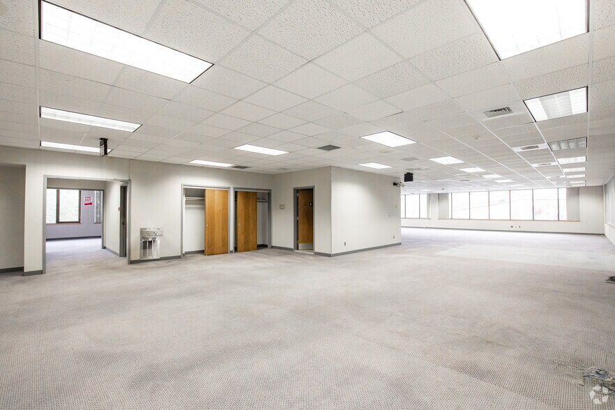 More Photos Of 1400 Youngs Ave, Southold Medical For Lease