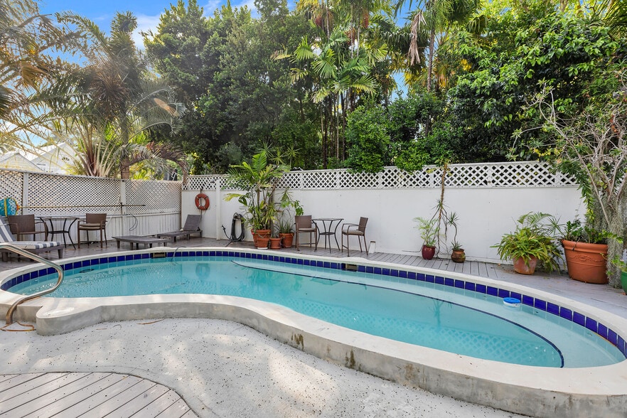 More Photos Of 812 Fleming St, Key West Storefront For Sale