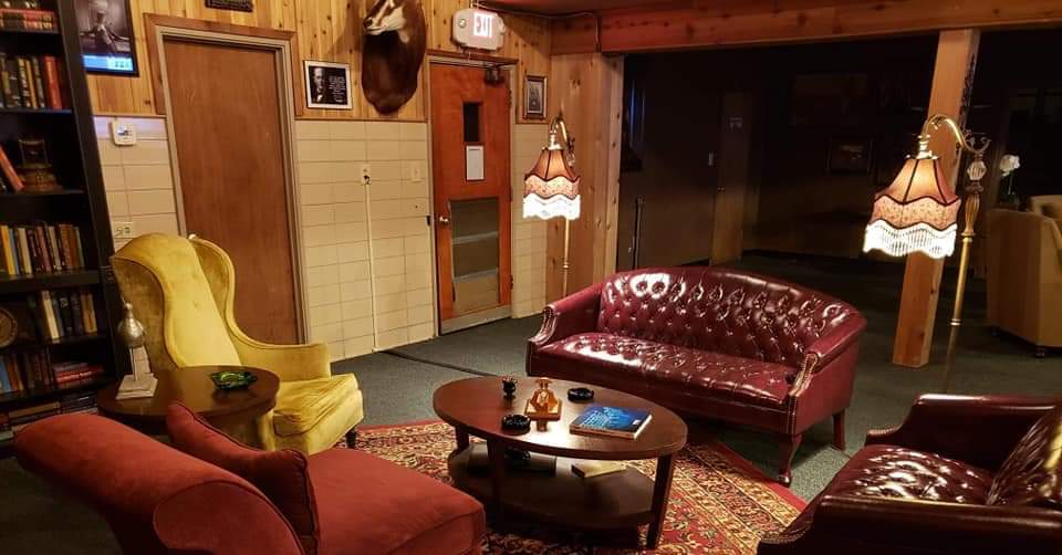 More Photos Of 120 S Echo St, Holdenville Bar For Sale