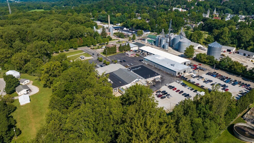 More Photos Of 484 S Main St, Granville Supermarket For Sale