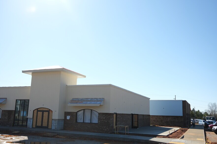 More Photos Of 32 Magnolia Cove Dr, Simpsonville Storefront Retail Office For Lease