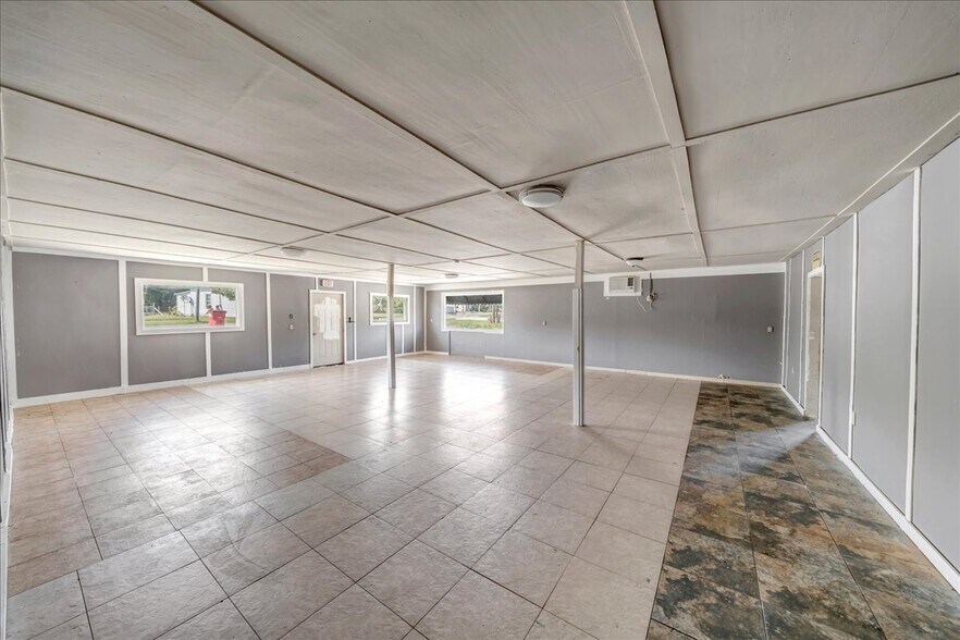 More Photos Of 131 S Jackson St, Hawkinsville Flex For Sale