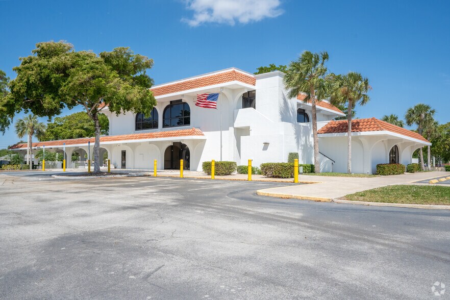 More Photos Of 1000 N Federal Hwy, Boca Raton Bank For Lease