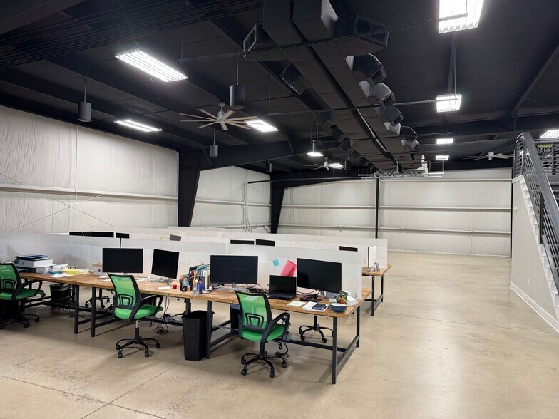 More Photos Of 100 Summer Ct, Georgetown Flex For Sale
