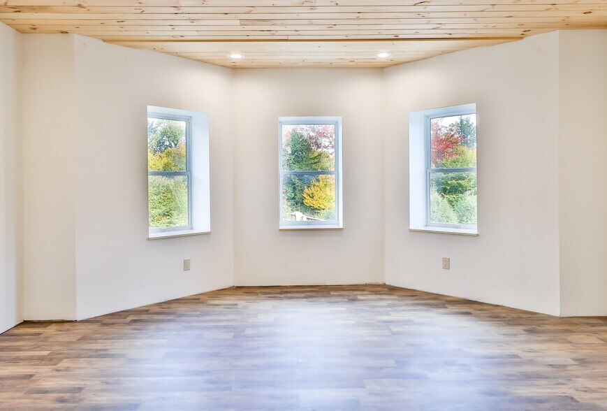 More Photos Of 19 Palsgraf Ct., Elka Park Showroom For Sale