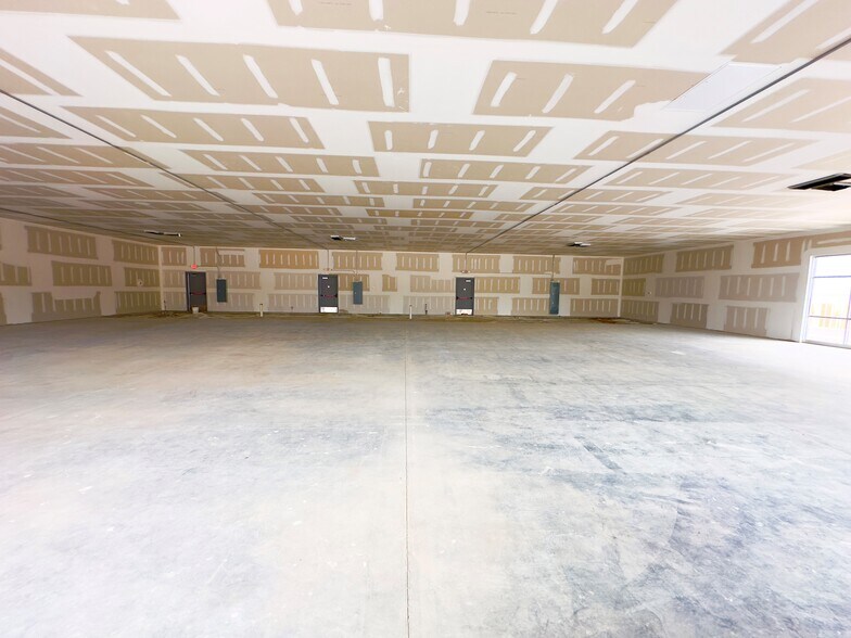 More Photos Of 2101 S 3rd St, Terre Haute Storefront For Lease