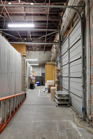 More Photos Of 3310 W Clay St, Richmond Showroom For Lease