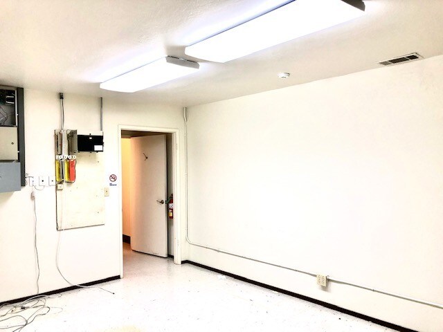 More Photos Of 11860 Kemper Rd, Auburn Flex For Sale