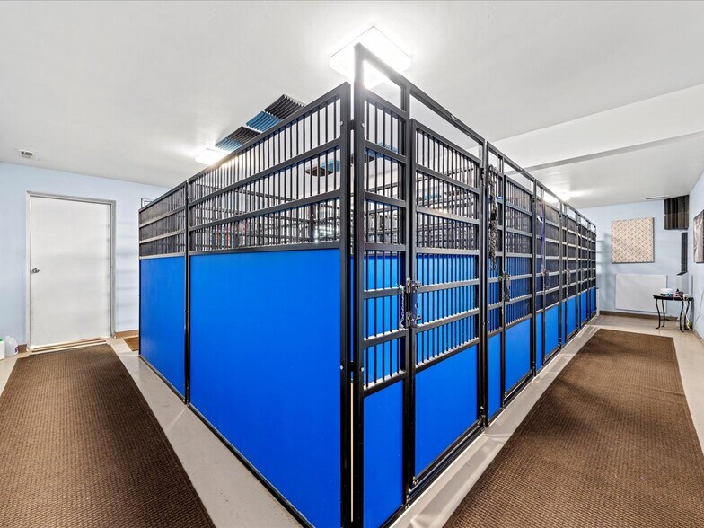 More Photos Of 13989 6900 Rd, Montrose Veterinarian Kennel For Sale