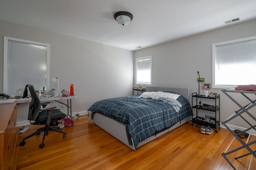 More Photos Of 6435-6443 N Damen Ave, Chicago Apartments For Sale