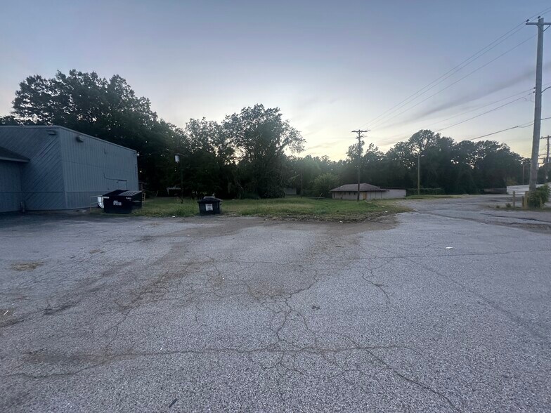 More Photos Of 3145 N Watkins St, Memphis General Retail For Sale