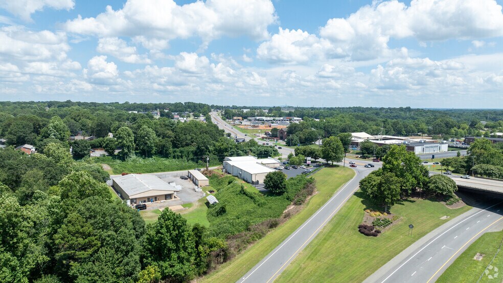 More Photos Of 930-940 SW 70 Hwy, Hickory Storefront For Lease