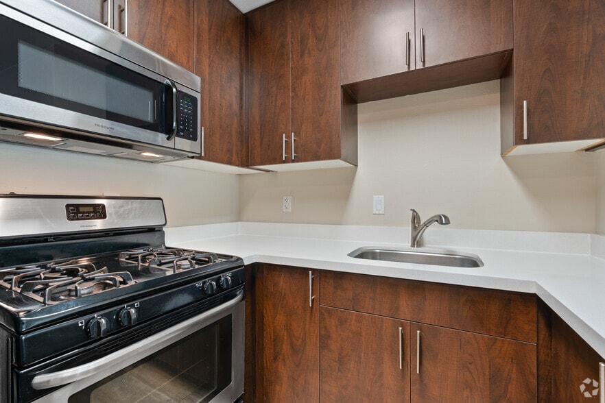 More Photos Of 555 Douglas St, West Sacramento Apartments For Sale